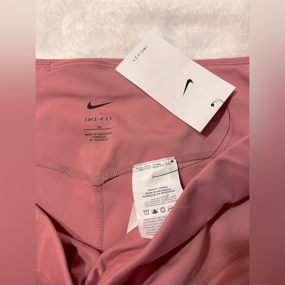 SOLD - Nike Pink Dri-Fit Athletic Yoga Biking Training Shorts - Picture 2 of 11
